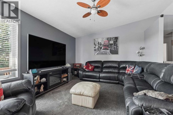 Living room - 609 Maple Place, Picture Butte, AB T0K1V0 Photo 5
