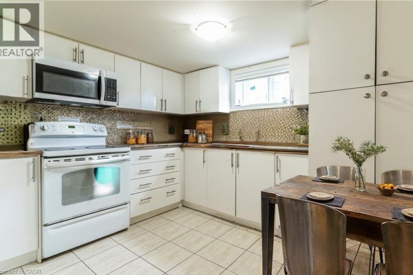 Kitchen - 609 Mohawk Road E Unit# 2, Hamilton, ON L8V2J8 Photo 2