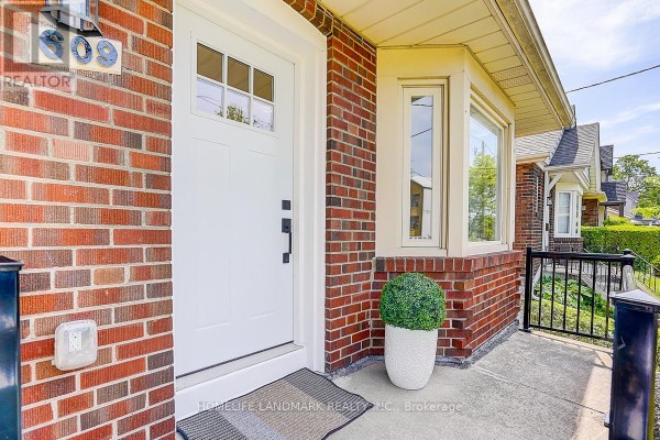 609 Mortimer Avenue, Toronto, ON, photo 2