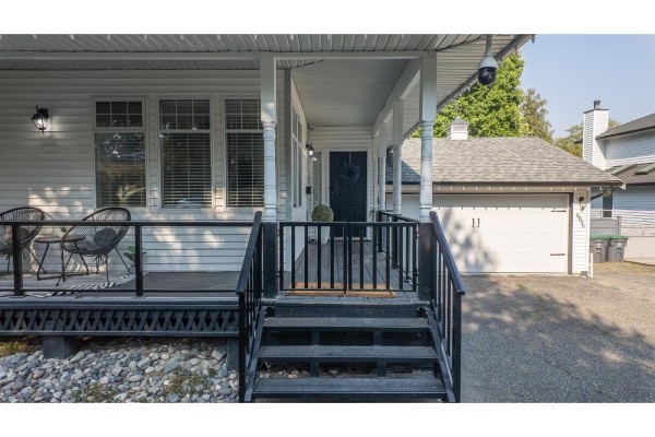 6096 Killarney Drive, Surrey, BC V3S5W9 Photo 3