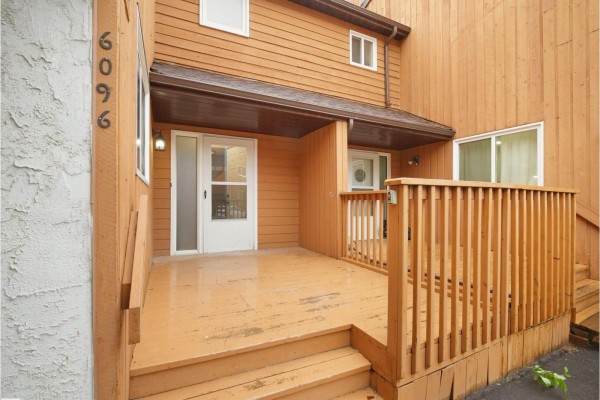 Kitchen - 6096 Mill Woods Rd Nw, Edmonton, AB T6L1N5 Photo 3