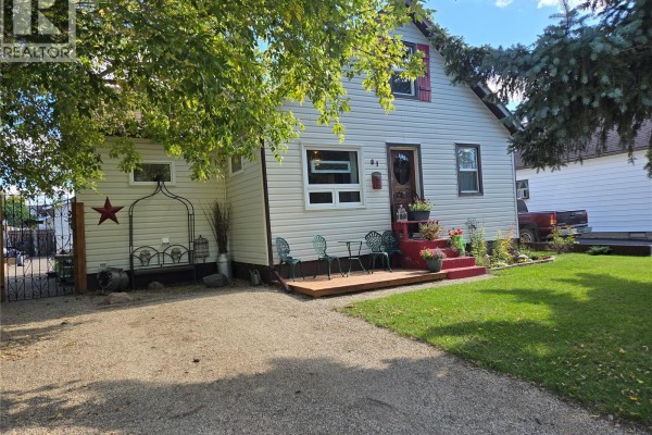Kitchen - 61 Antrim Street, Lanigan, SK S0K2M0 Photo 2