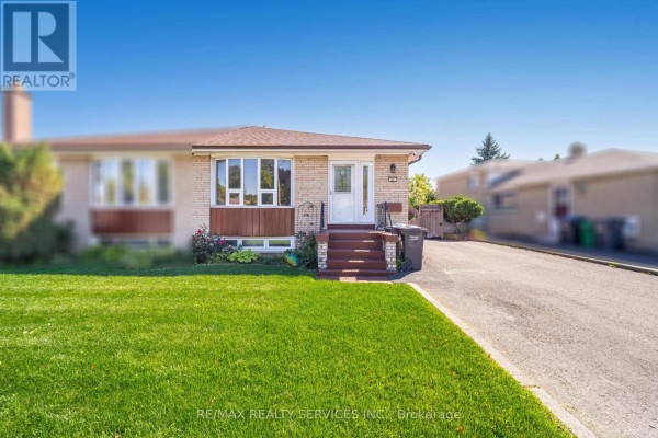 61 Avondale Boulevard, Brampton, ON, photo 2