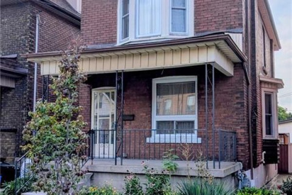 Residential for sale at 61 Barnesdale Avenue N, Hamilton, ON - MLS® kdU6m1