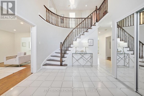 Kitchen - 61 Bluenose Crescent, Toronto, ON M1C4S2 Photo 4