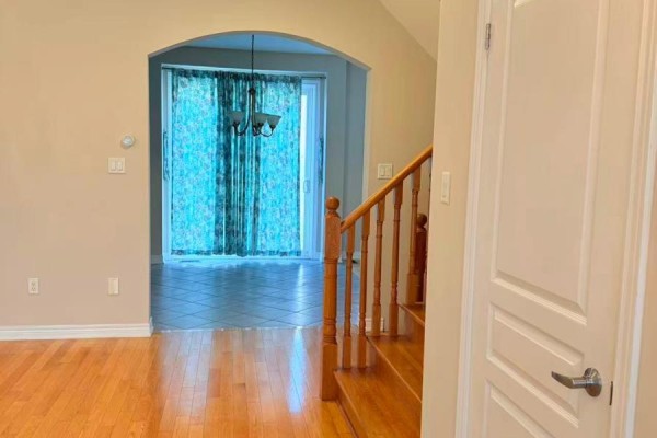 61 Braehead Drive, Richmond Hill, ON L4E0B2 Photo 4