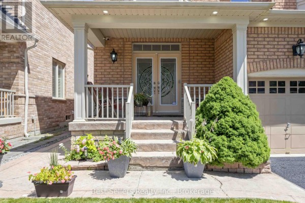 Family room - 61 Braith Crescent, Whitchurch Stouffville, ON L4A0B9 Photo 2