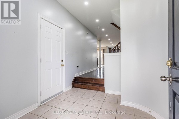 Kitchen - 61 Bushmill Circle, Brampton, ON L7A0K7 Photo 3