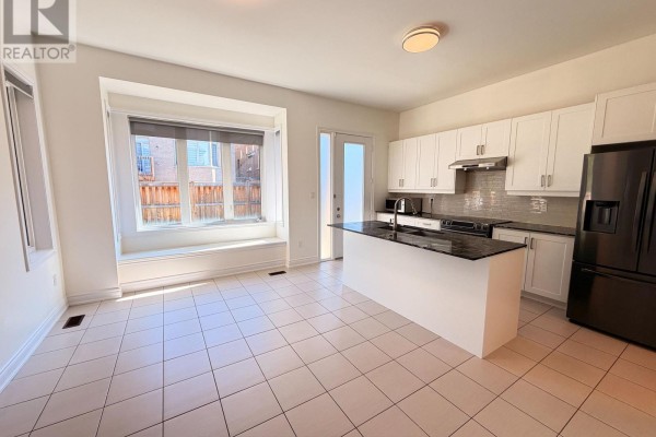 Kitchen - 61 Cannes Avenue, Vaughan, ON L4H4P8 Photo 5