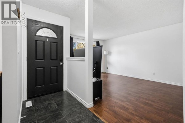 Dining room - 61 Chappel Drive, Red Deer, AB T4P2R6 Photo 5