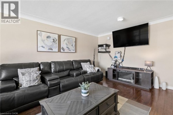 Living room - 61 Fairlawn Road, Kitchener, ON N2C1X8 Photo 5