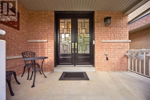 61 Fieldview Drive, Brampton, ON L6P2Y2 Photo 3