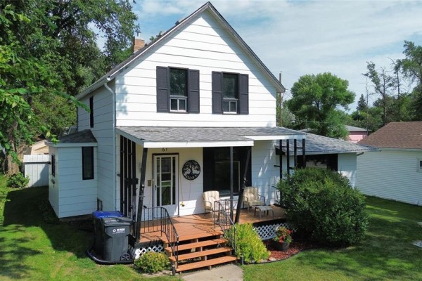61 First Street N, Souris, MB R0K2C0 Photo 2