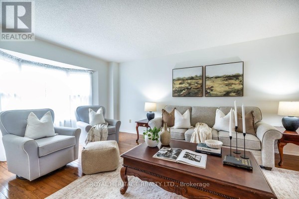 Living room - 61 Forest Hts Street, Whitby, ON L1R1T8 Photo 3