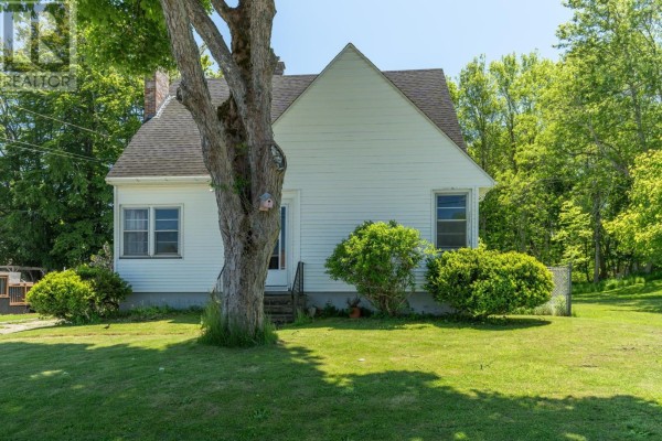 61 Forest Street, Yarmouth, NS, photo 3