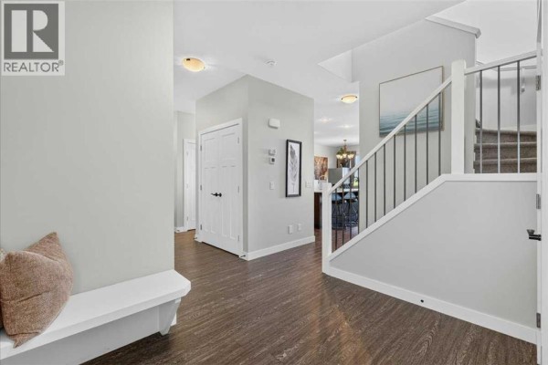 Foyer - 61 Hanson Lane Ne, Langdon, AB T0J1X1 Photo 4