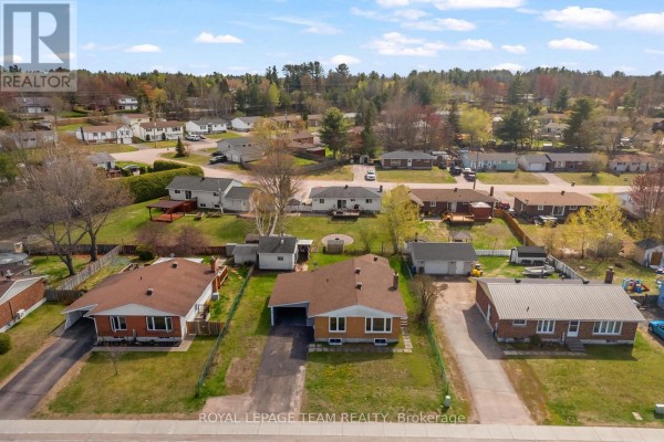 61 Herman Street, Petawawa, ON K8H3B2 Photo 3