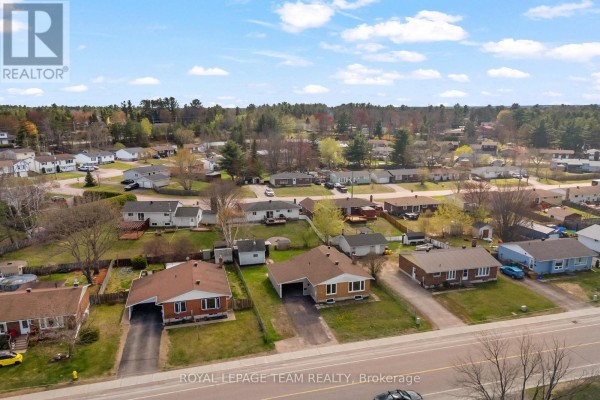 61 Herman Street, Petawawa, ON K8H3B2 Photo 4