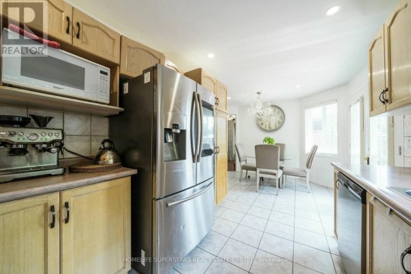 61 Lawnhurst Drive, Hamilton, ON, photo 3