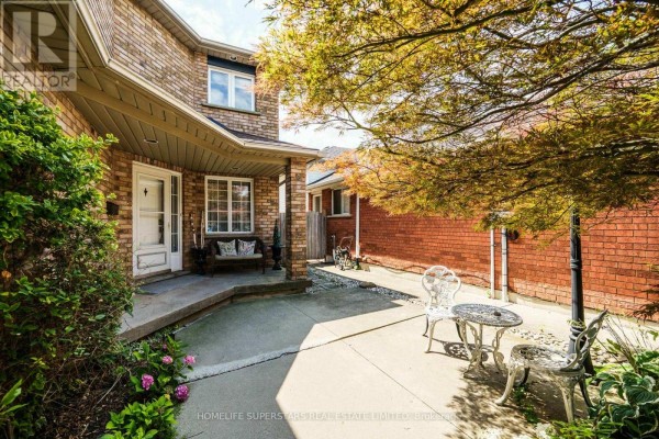 Kitchen - 61 Lawnhurst Drive, Hamilton, ON L8V4N9 Photo 4