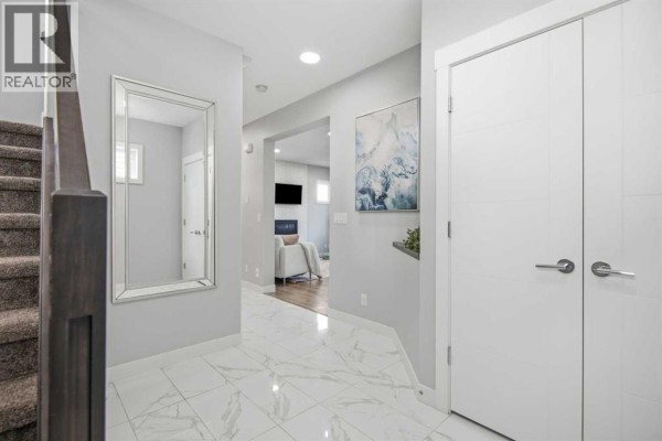 Foyer - 61 Lindman Avenue, Red Deer, AB T4R0S7 Photo 3