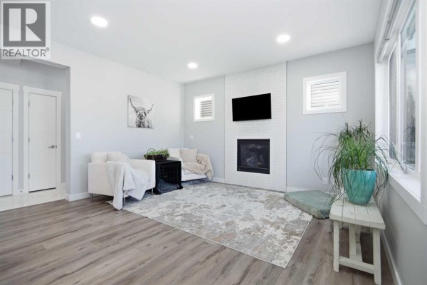 Living room - 61 Lindman Avenue, Red Deer, AB T4R0S7 Photo 5
