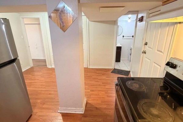 61 Longford Drive, Newmarket, ON L3Y2Y6 Photo 3