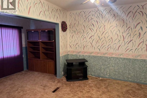 Dining room - 61 Mackenzie Avenue, Hughenden, AB T0B2E0 Photo 4