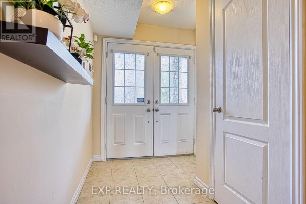 Kitchen - 61 Mayland Trail, Hamilton, ON L8J0G4 Photo 5