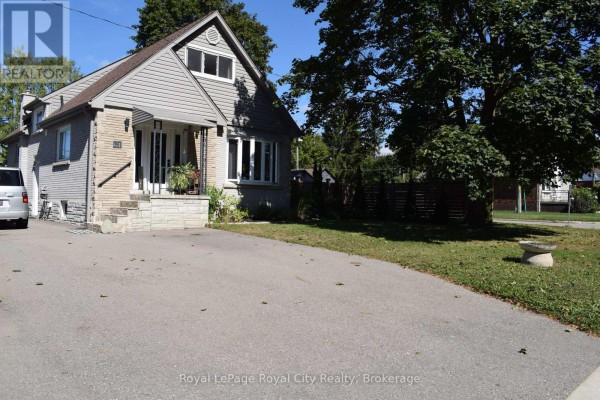Living room - 61 Nelson Court, Halton Hills, ON L7J1A5 Photo 3