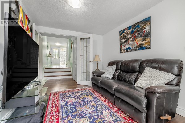 Dining room - 61 Poplar Crescent, Aurora, ON L4G3M4 Photo 4