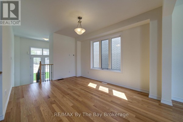61 Rosanne Circle, Wasaga Beach, ON L9Z0M8 Photo 5