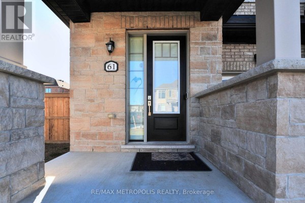 Family room - 61 Seedling Crescent, Whitchurch Stouffville, ON L4A4V5 Photo 2