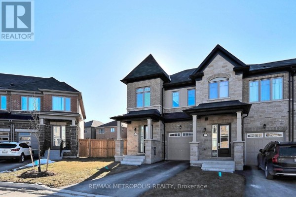Kitchen - 61 Seedling Crescent, Whitchurch Stouffville, ON L4A4V5 Photo 4