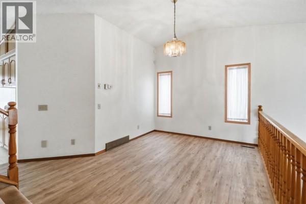 Other - 61 Shannon Crescent Sw, Calgary, AB T2Y2T8 Photo 5