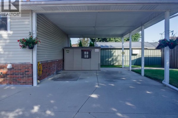 4pc Bathroom - 61 Vanier Drive, Chatham, ON N7L2T3 Photo 5