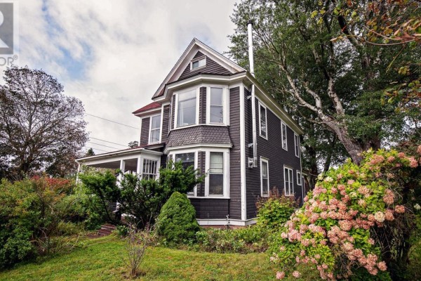 Mud room - 61 Victoria Street W, Amherst, NS B4H1C3 Photo 2
