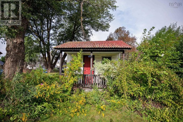 2pc Bathroom - 61 Victoria Street W, Amherst, NS B4H1C3 Photo 5