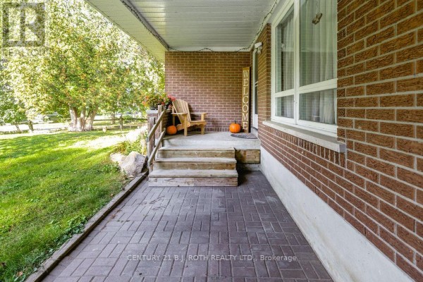 61 Ward Avenue, Oro Medonte, ON L3V0J9 Photo 4