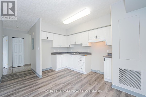 610 - 274 Erb Street W, Waterloo, ON N2L1W2 Photo 5