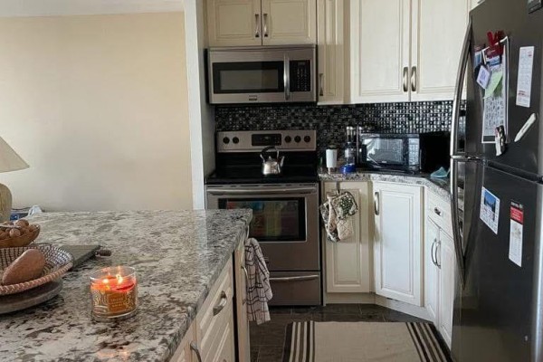 Kitchen - 610 - 8 York Street, Toronto, ON M5J2Y2 Photo 3