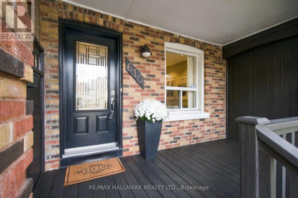 Kitchen - 610 Coxwell Avenue, Toronto, ON M4C3B6 Photo 3