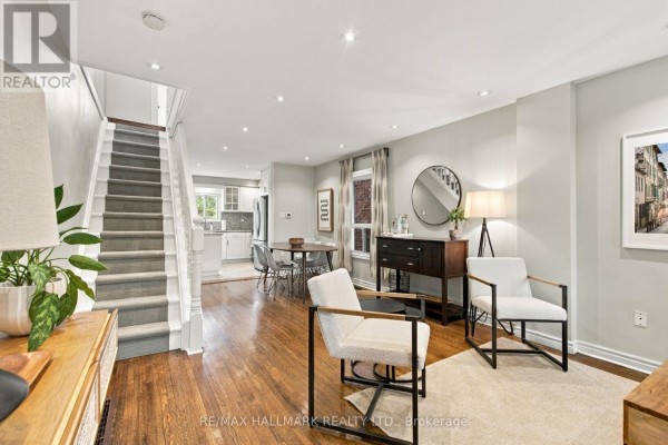 Primary Bedroom - 610 Coxwell Avenue, Toronto, ON M4C3B6 Photo 4
