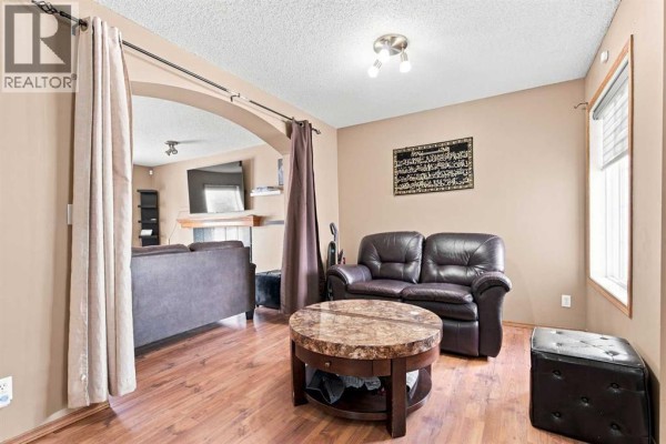 Family room - 610 Saddlecreek Way Ne, Calgary, AB T3J4A4 Photo 4