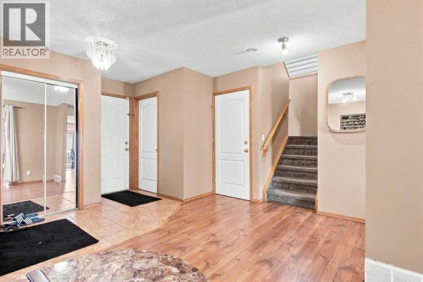 Dining room - 610 Saddlecreek Way Ne, Calgary, AB T3J4A4 Photo 5