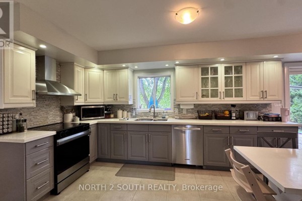 Family room - 610 Sunset Beach Road, Richmond Hill, ON L4E3J6 Photo 5