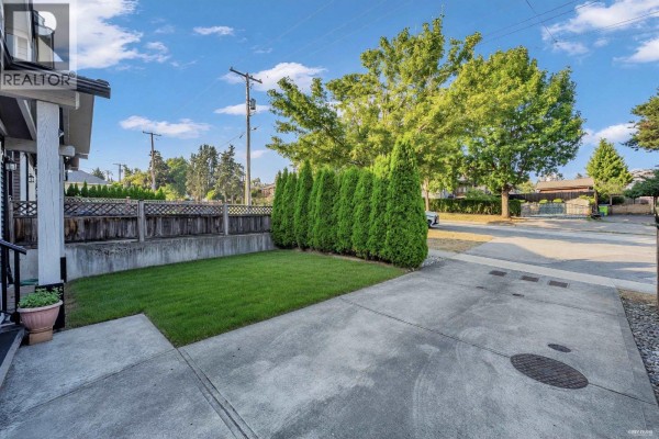 610 Thirteenth Street, New Westminster, BC, photo 3