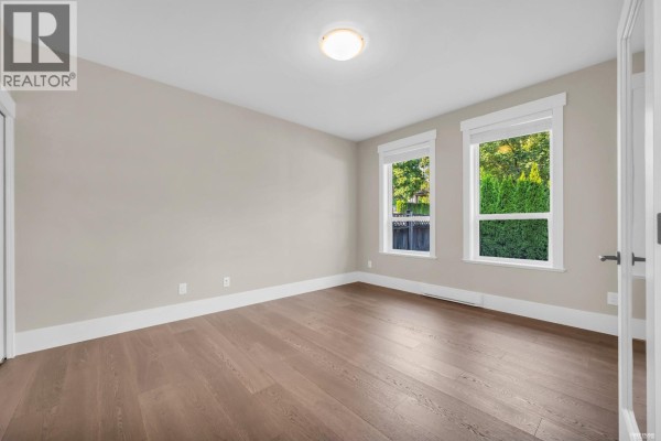 610 Thirteenth Street, New Westminster, BC V3M4M2 Photo 4