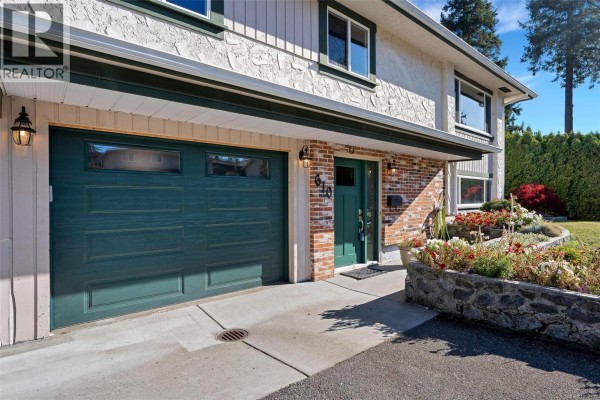 Bathroom - 610 Vanalman Ave, Saanich, BC V8Z6A6 Photo 2