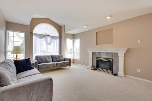 6103 190 Street, Surrey, BC V3S8A4 Photo 2